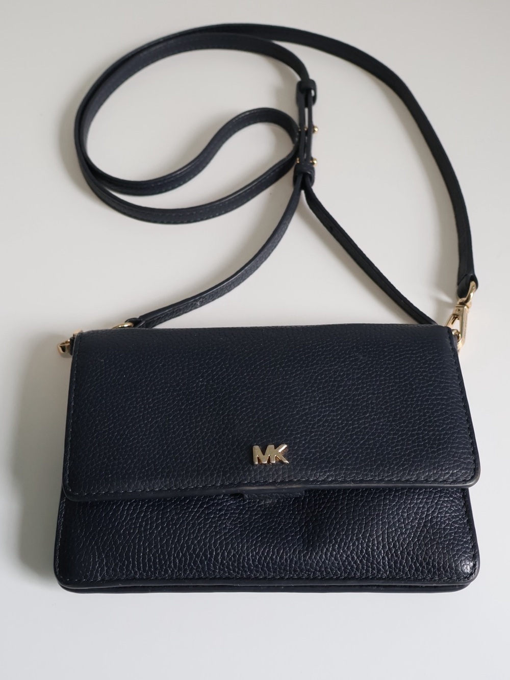 Michael Kors Mott Navy Leather Phone Carrying Crossbody Bag and Wallet - Picture 1 of 7